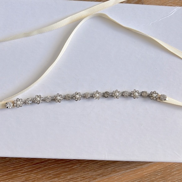 Head band tie around - Picture 1 of 3